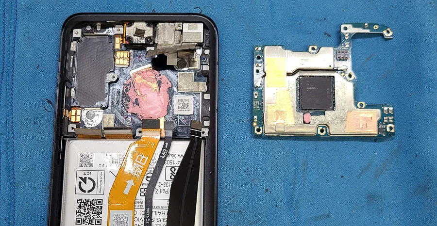 ZenFone 8 Flip ZS672KS 起動不良修理 — 修理の様子