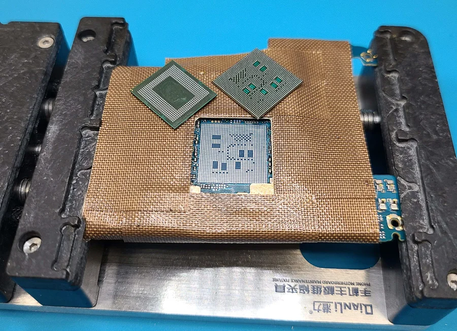 ZenFone 3 ZE552KL WiFi修理 — 修理の様子