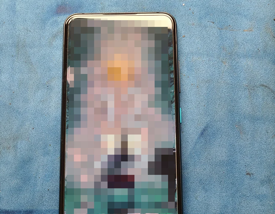 ZenFone 4 Selfie Pro ZD552KL マザーボード修理・IC 基板修理 — 修理の様子