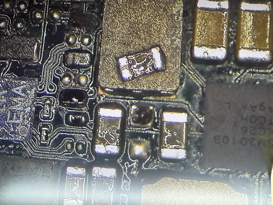 ZenFone Max Pro (M2) ZB631KL 起動不良修理 — 修理の様子