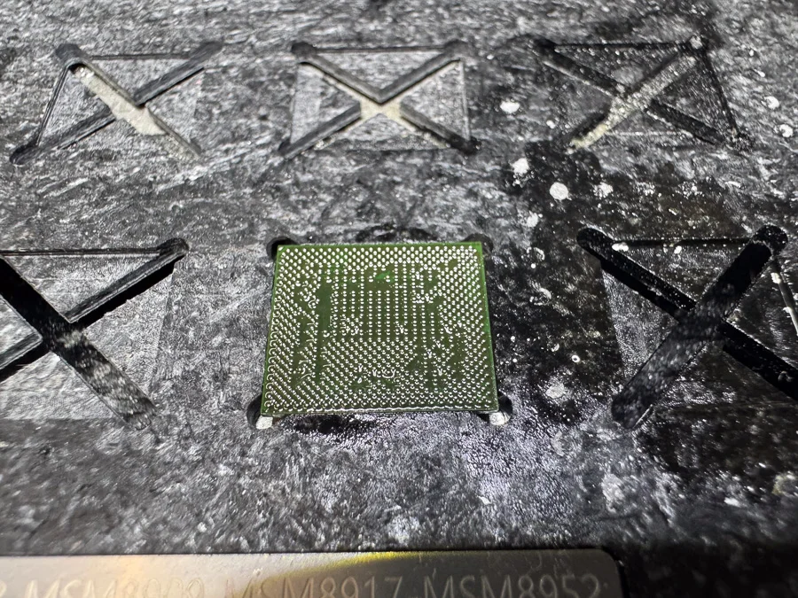 ZenFone 4 Selfie Pro ZD552KL システム修復 — 修理の様子