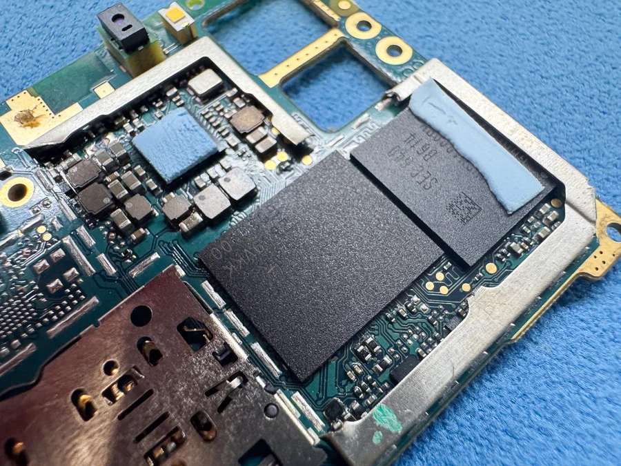 ZenFone Zoom S ZE553KL システム修復 — 修理の様子