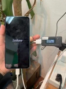 ROG Phone 7 Ultimate 充電口修理 — 修理の様子