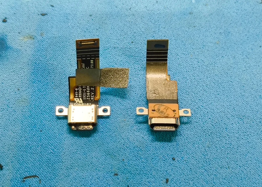 ZenFone Selfie ZD551KL 充電口修理 — 修理の様子