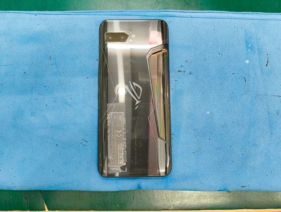 ZenFone 6 A601CG 充電口修理 — 修理の様子