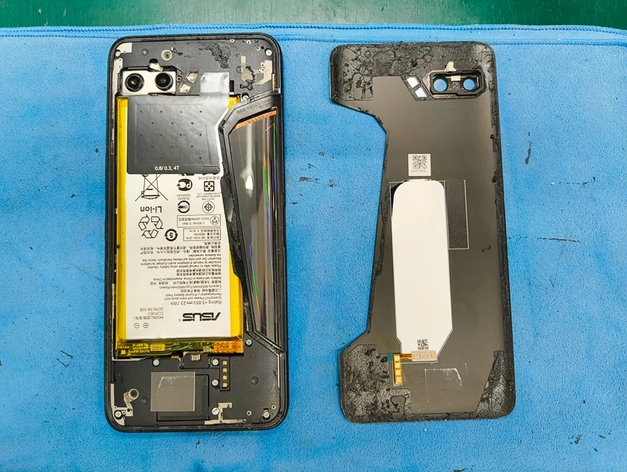 ZenFone 4 Max ZC554KL 充電口修理 — 修理の様子