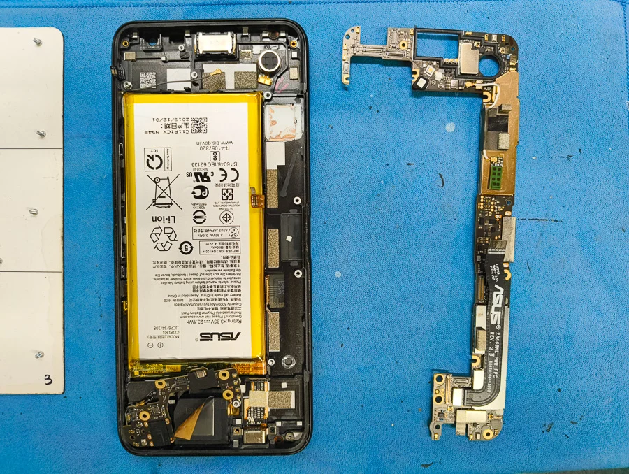 ZenFone 2 Laser ZE551KL 充電口修理 — 修理の様子