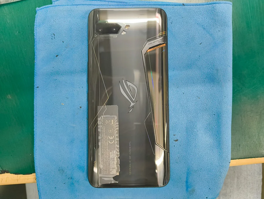 ZenFone 8 Flip ZS672KS 充電口修理 — 修理の様子