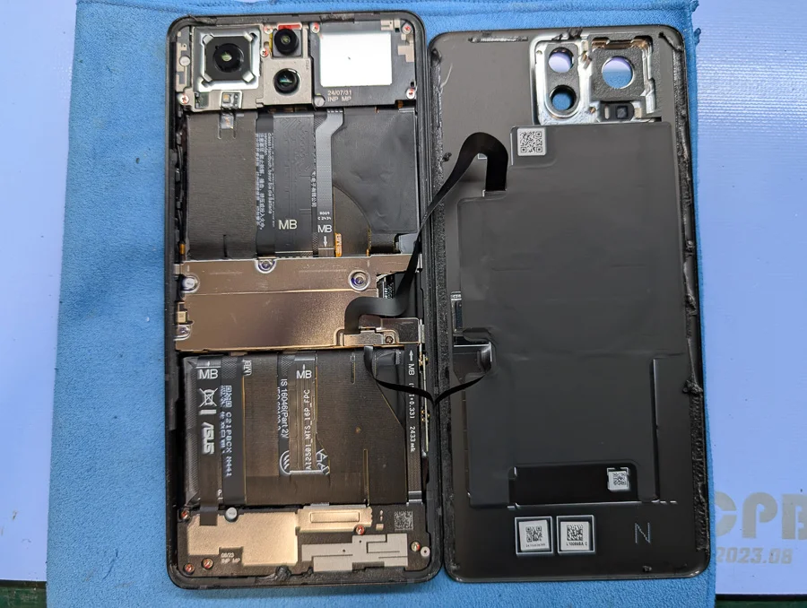ZenFone 7 ZS670KS 充電口修理 — 修理の様子