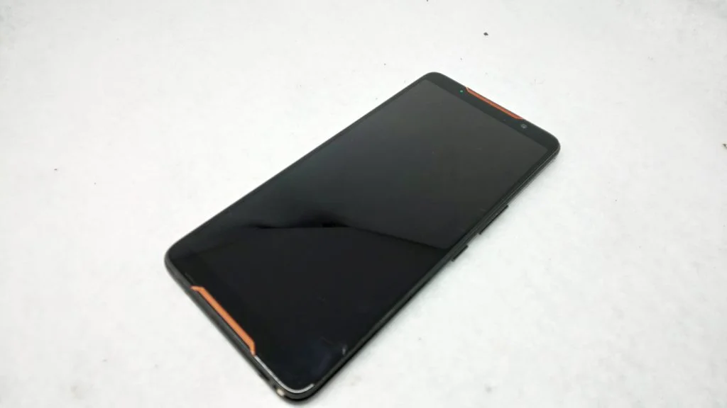 ROG Phone 6 液晶修理 — 修理の様子