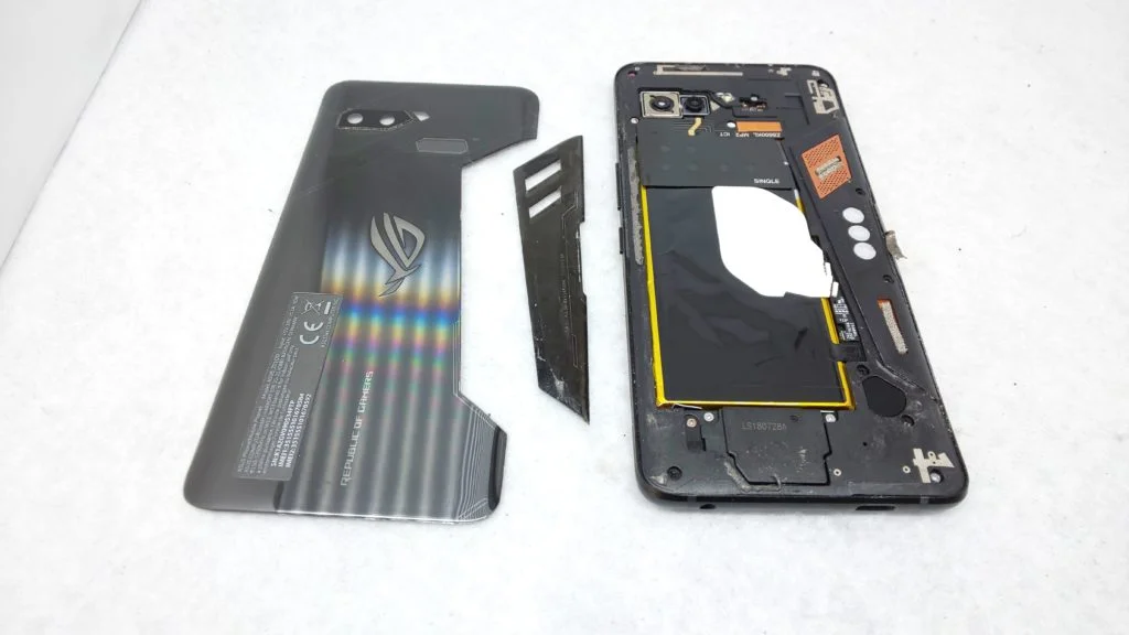 ZenFone Live ZB501KL 液晶修理 — 修理の様子