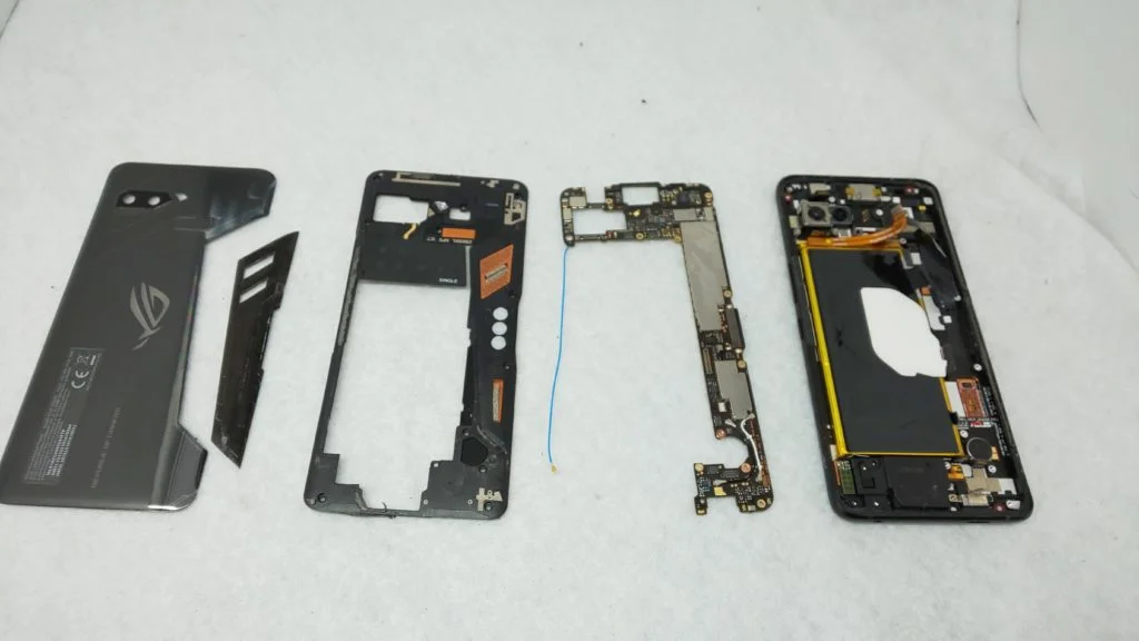 ZenFone Zoom ZX551ML 液晶修理 — 修理の様子