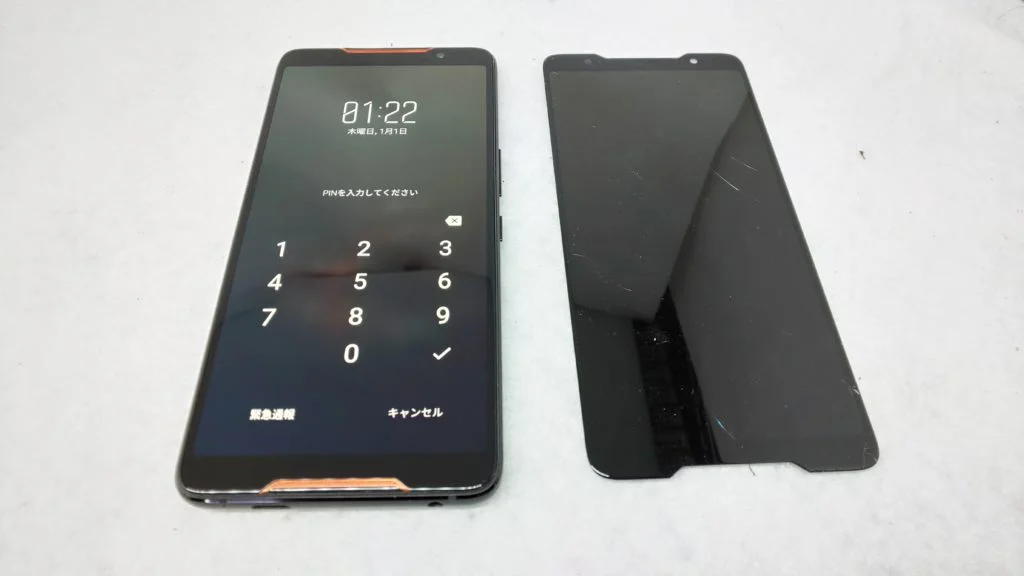 ROG Phone 7 画面割れ修理 — 修理の様子
