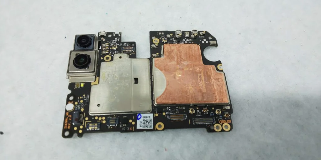 ZenFone 3 ZE552KL 起動不良修理 — 修理の様子