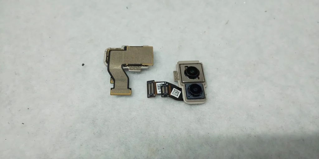 ZenFone 9 カメラ修理 — 修理の様子