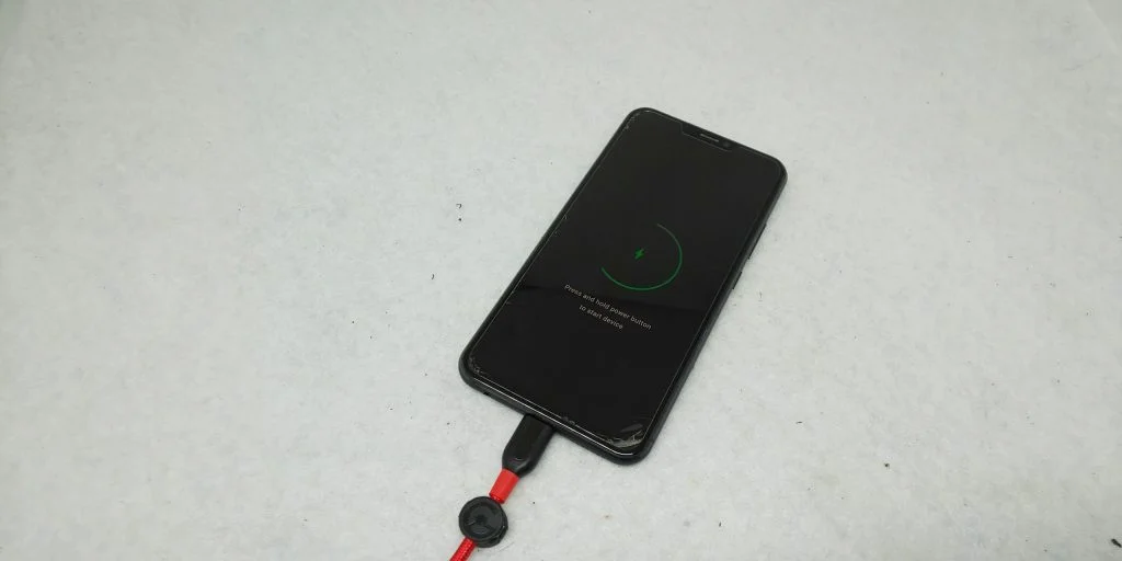 ZenFone Max (M2) ZB633KL 充電口修理 — 修理の様子