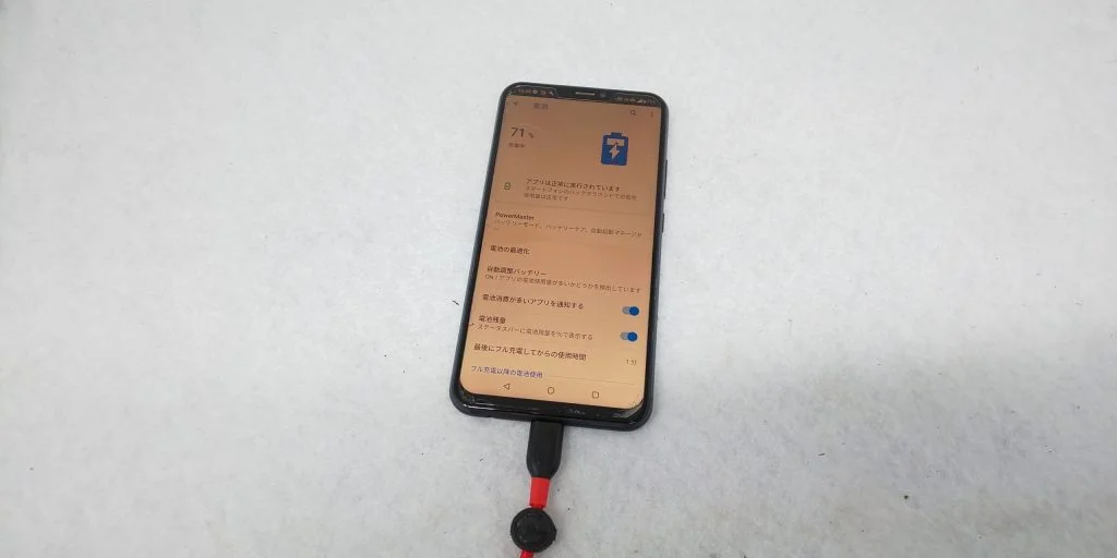 ROG Phone 6 バッテリー交換 — 修理の様子