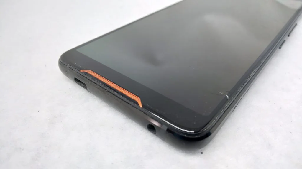ROG Phone 7 Ultimate 画面割れ修理 — 修理の様子