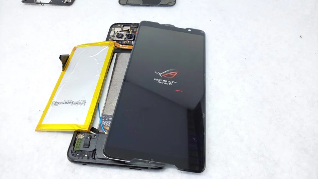 ZenFone 4 Max ZC554KL 液晶修理 — 修理の様子