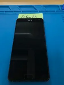ROG Phone II ZS660KL 画面割れ修理 — 修理の様子