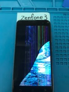 ROG Phone ZS600KL 液晶修理 — 修理の様子