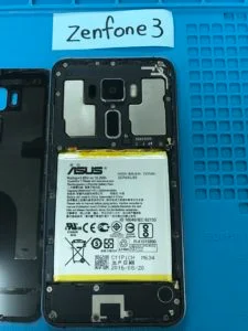 ROG Phone 6 Pro 液晶修理 — 修理の様子
