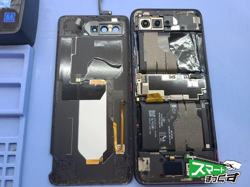 ZenFone 4 Selfie ZD553KL 画面割れ修理 — 修理の様子