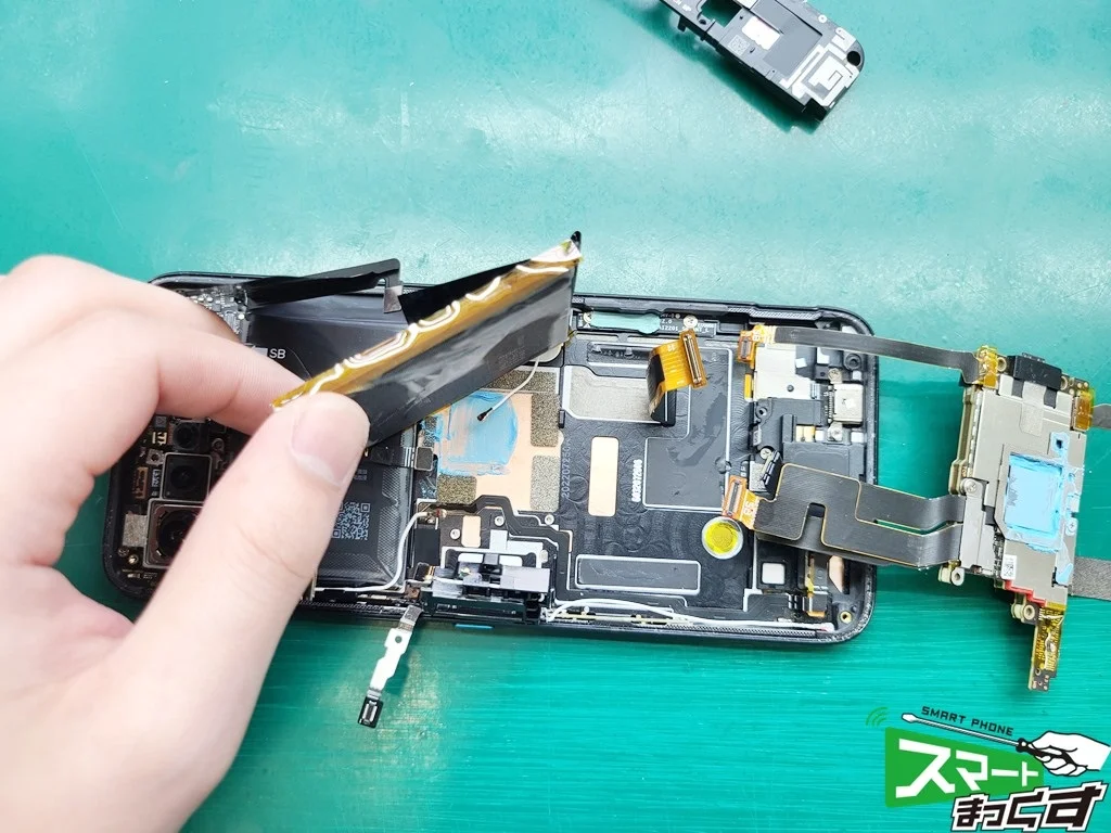 ZenFone Live ZB501KL 画面割れ修理 — 修理の様子