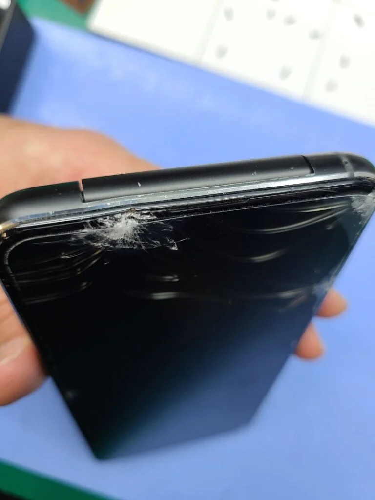 ZenFone 3 ZE520KL 液晶修理 — 修理の様子