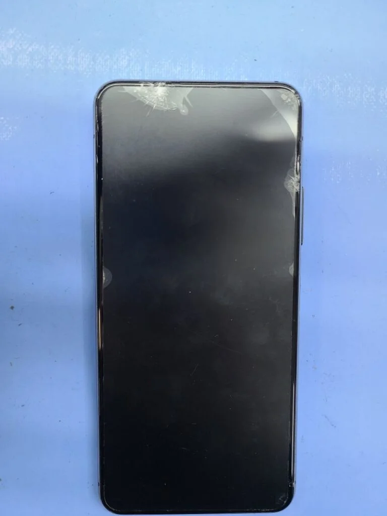 ZenFone 3 Max ZC553KL 液晶修理 — 修理の様子