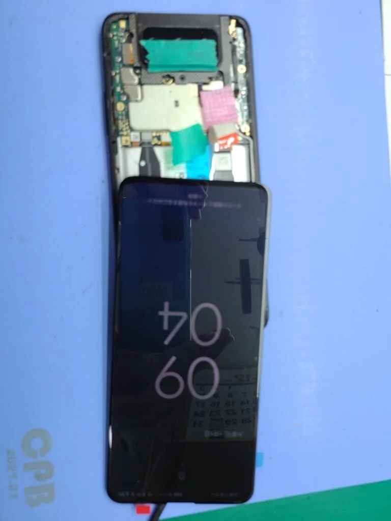 ZenFone 5 ZE620KL 液晶修理 — 修理の様子