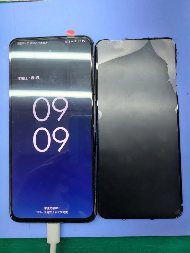 ROG Phone 5 Ultimate ZS673KS 画面割れ修理 — 修理の様子