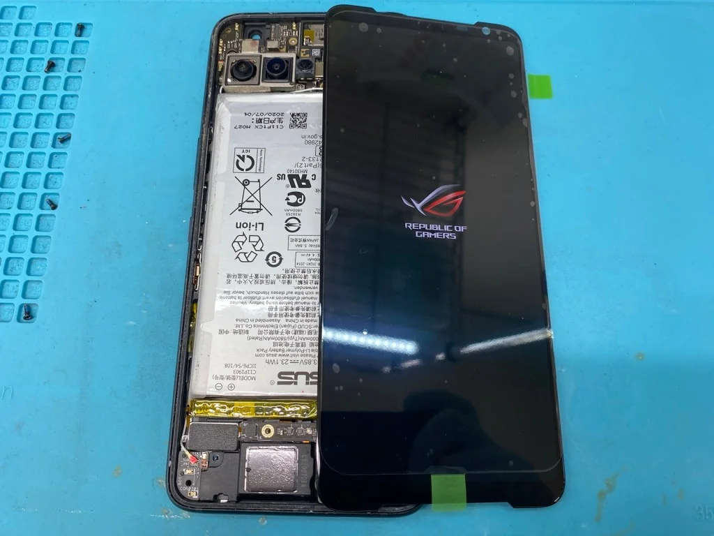 ZenFone 2 Laser ZE500KL 画面割れ修理 — 修理の様子