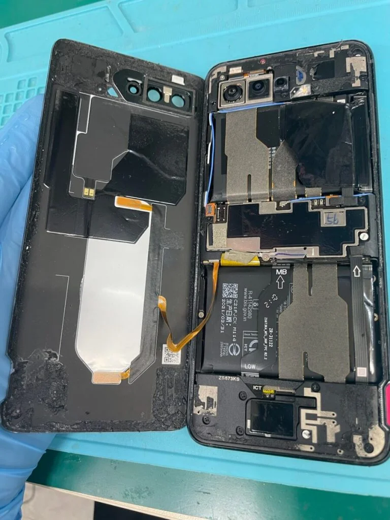 ZenFone Max (M1) ZB555KL 液晶修理 — 修理の様子