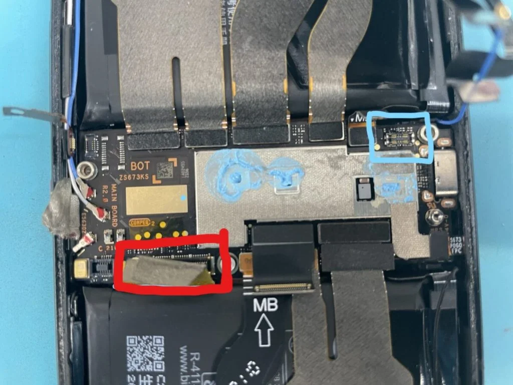 ROG Phone 6 Pro 画面割れ修理 — 修理の様子