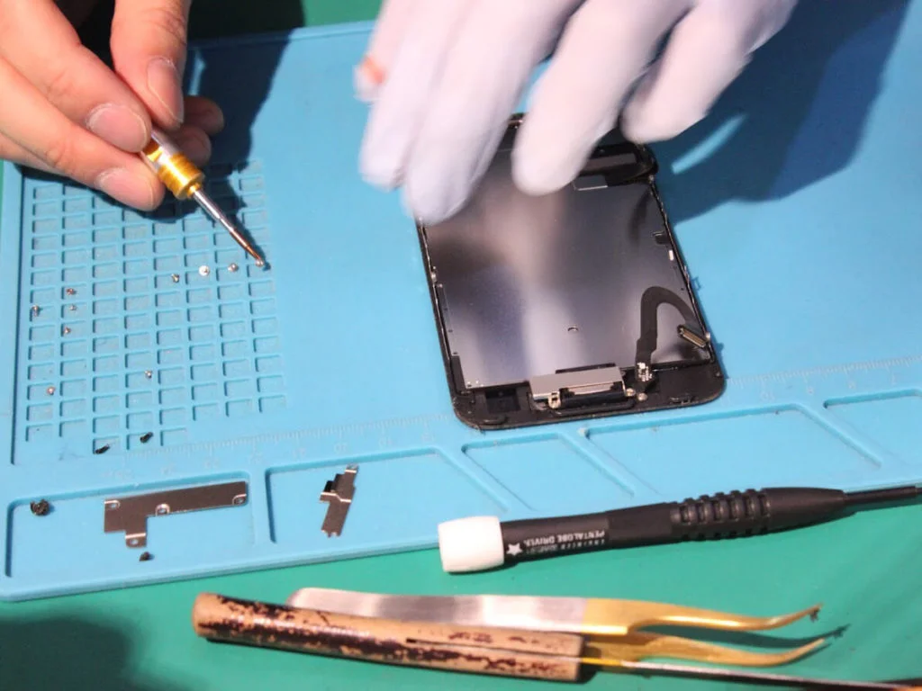 ZenFone Max Pro (M1) ZB602KL 液晶修理 — 修理の様子