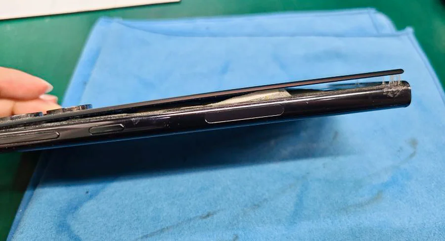 Galaxy S23 Ultra バッテリー交換 — 修理の様子