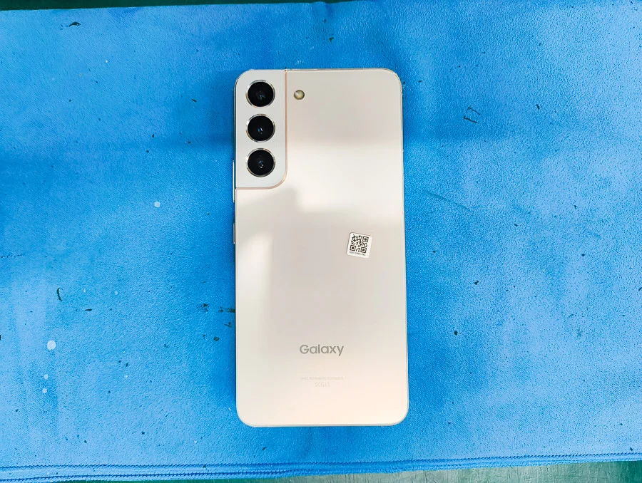 Galaxy S10+ バッテリー交換 — 修理の様子