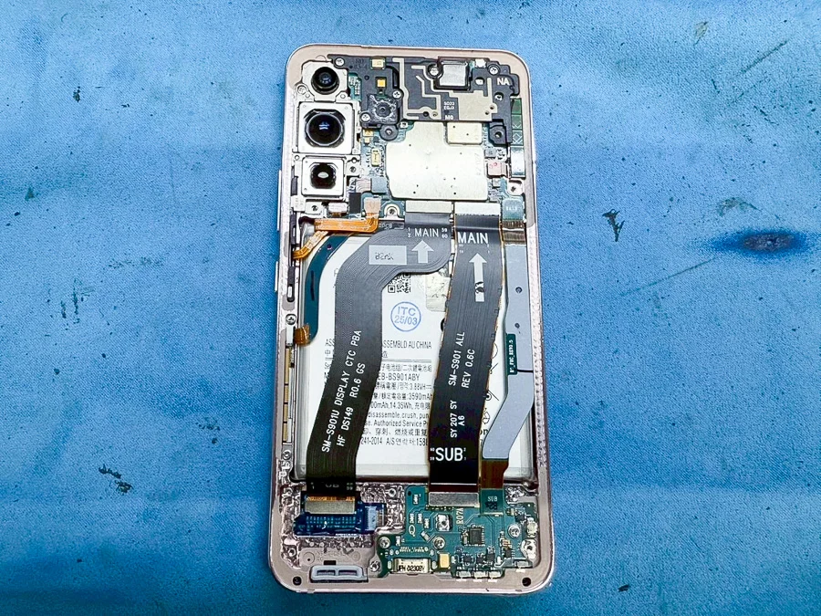 Galaxy A7 2018 バッテリー交換 — 修理の様子