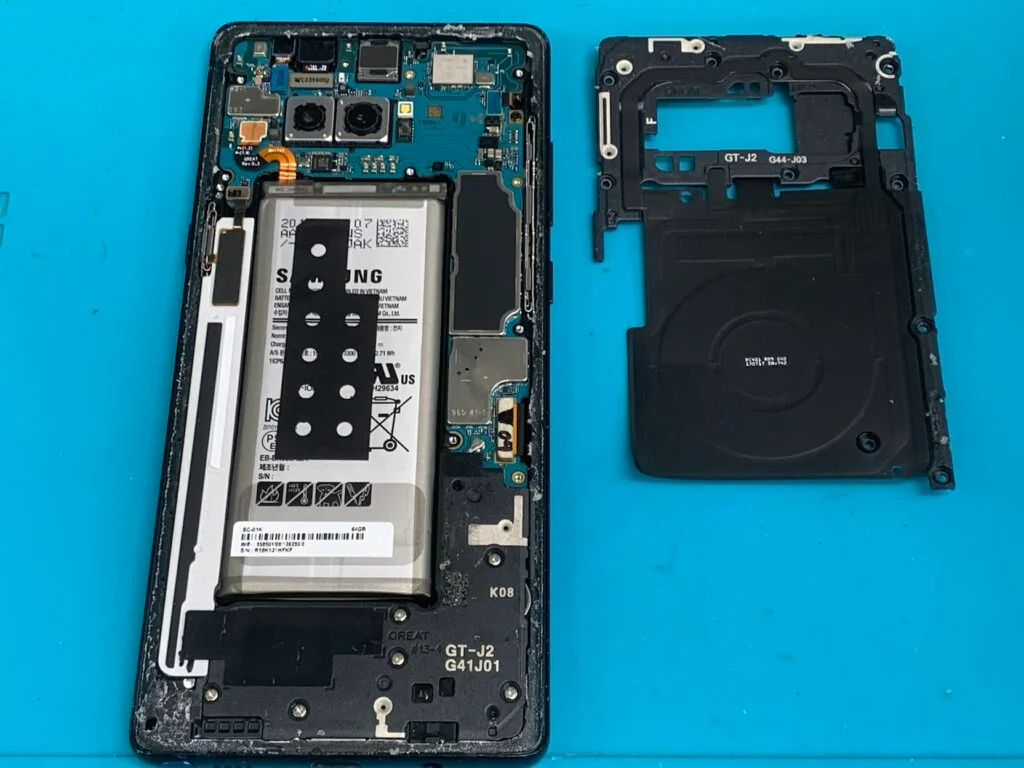 Galaxy S20 Ultra 5G バッテリー交換 — 修理の様子