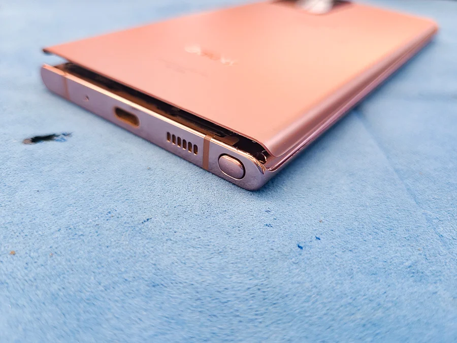 Galaxy S4 バッテリー交換 — 修理の様子