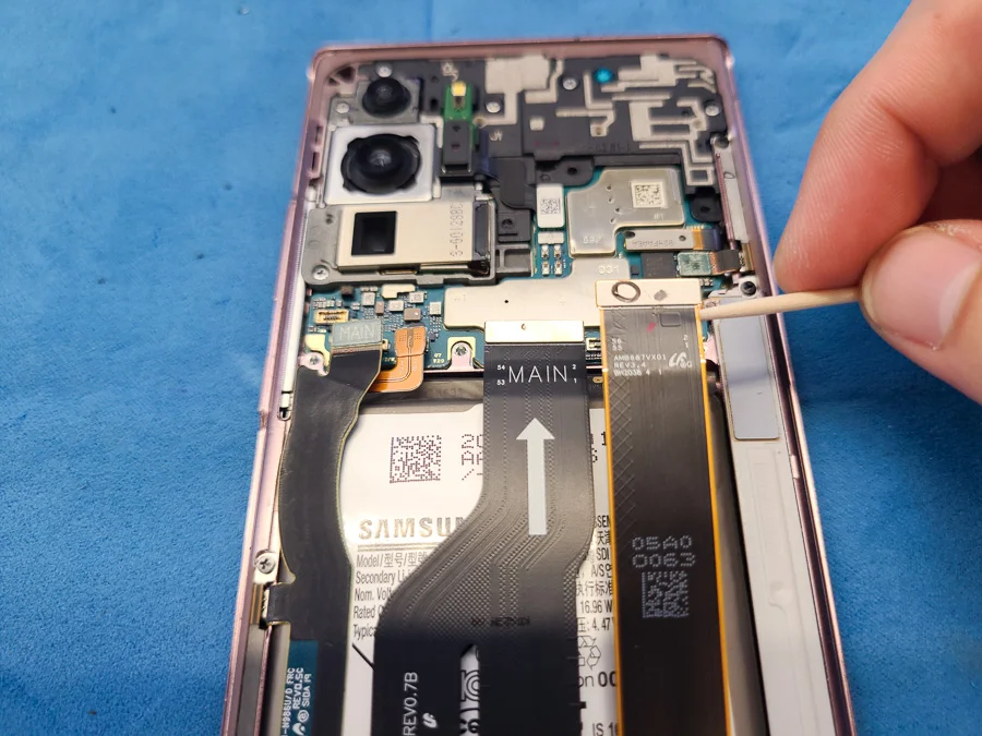 Galaxy Feel2 バッテリー交換 — 修理の様子