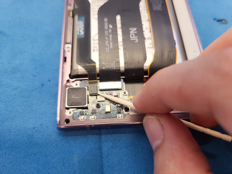 Galaxy Note10+ バッテリー交換 — 修理の様子
