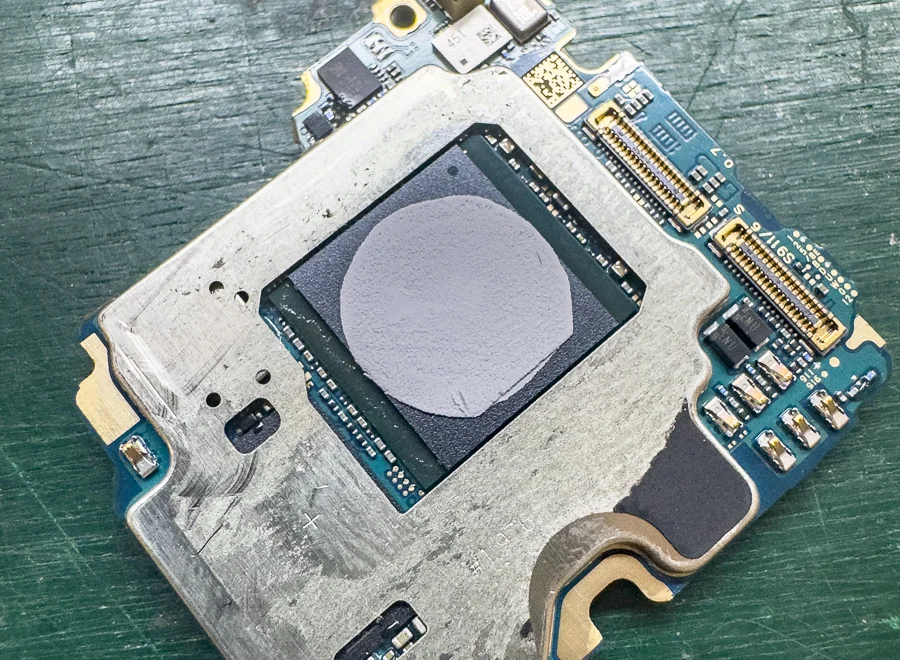 Galaxy S10+ システム修復 — 修理の様子