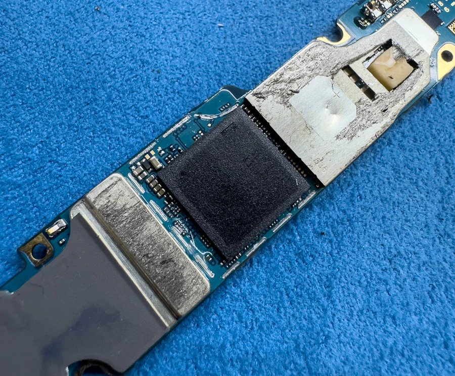 Galaxy A50 基板修理 — 修理の様子
