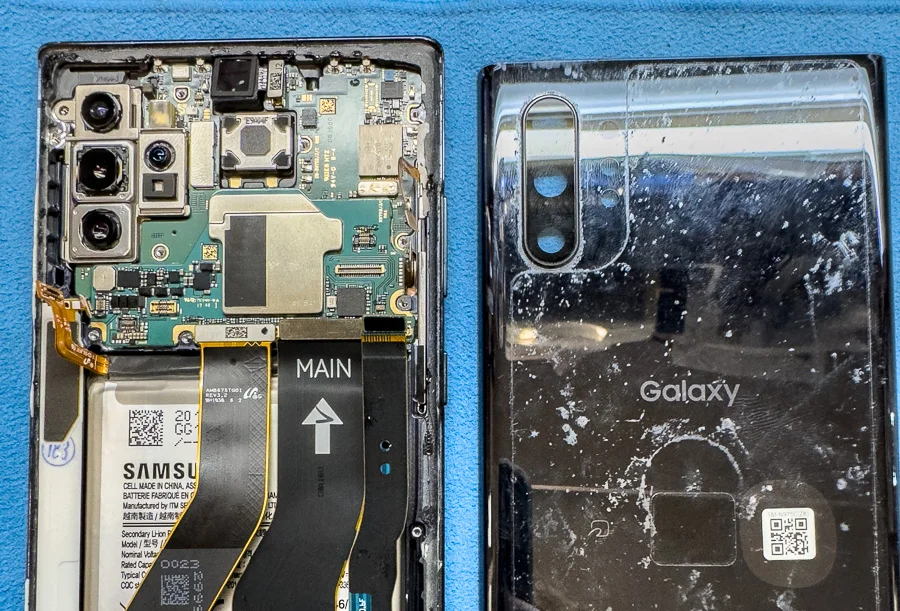 Galaxy A20(日本版) WiFi修理 — 修理の様子