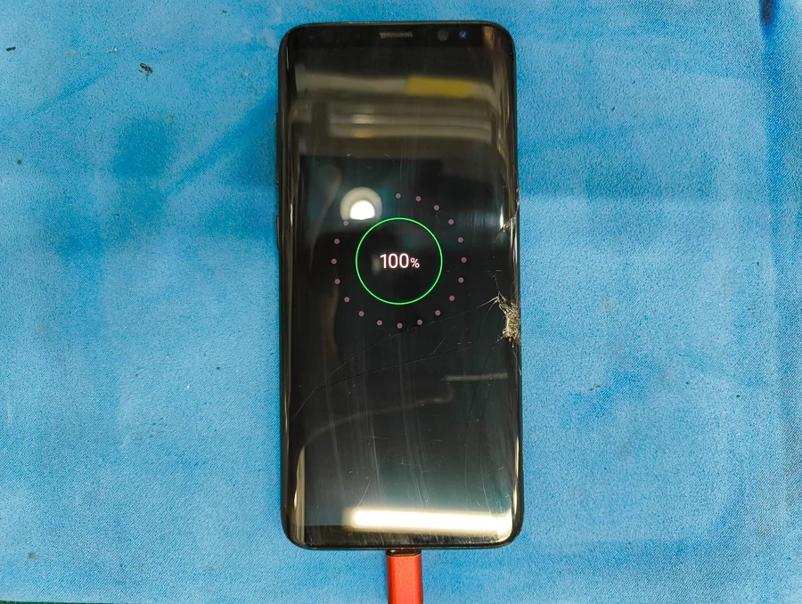 Galaxy A50 通信修理 — 修理の様子