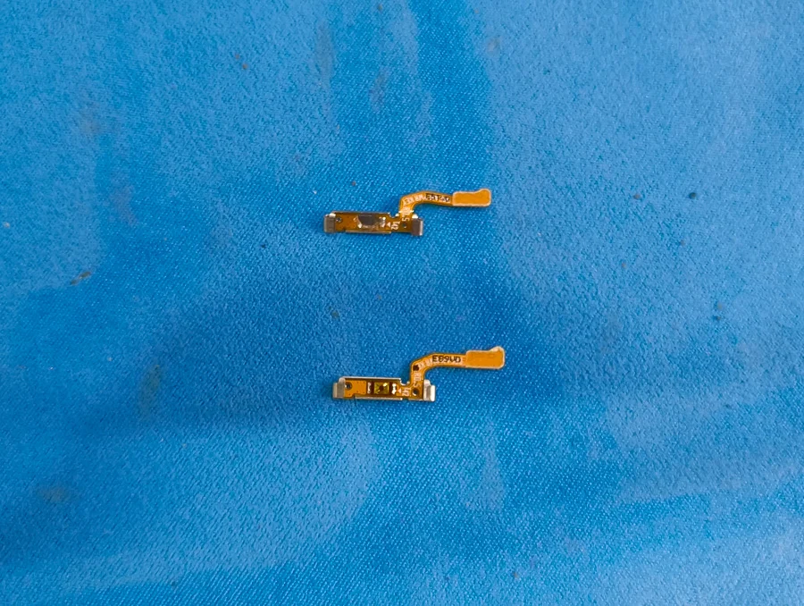 Galaxy A55 5G(日本版) 通信修理 — 修理の様子