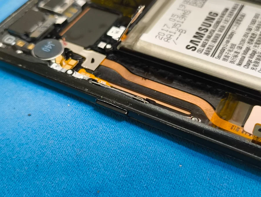 Galaxy S24 Ultra 通信修理 — 修理の様子