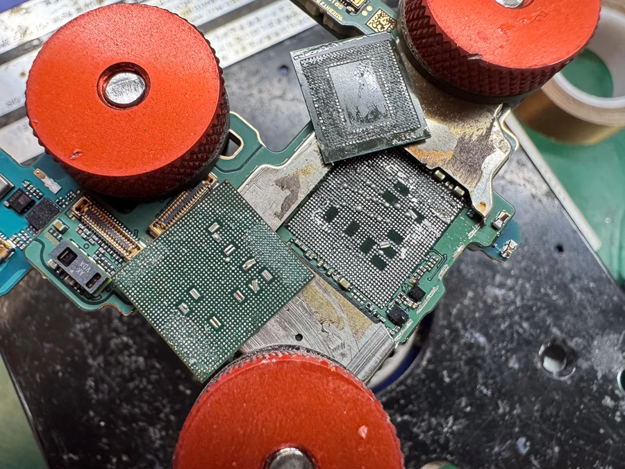 Galaxy A54 5G(日本版) システム修復 — 修理の様子